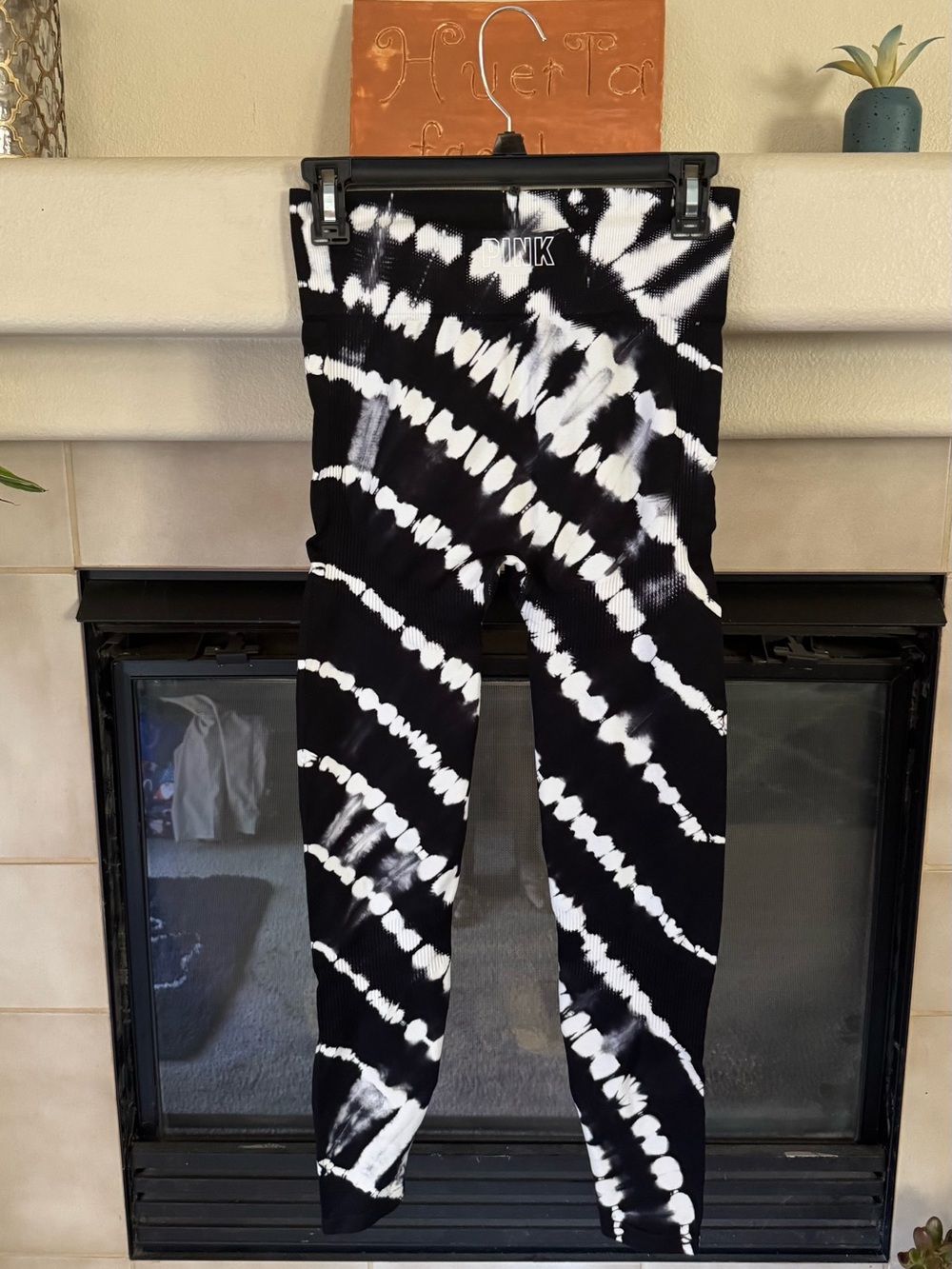 PINK Victoria's Secret Black & White Tie-Dye Leggings medium